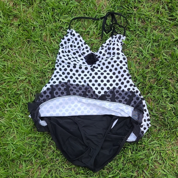 Kenneth Cole Black and White One Piece Swimsuit - Picture 6 of 6
